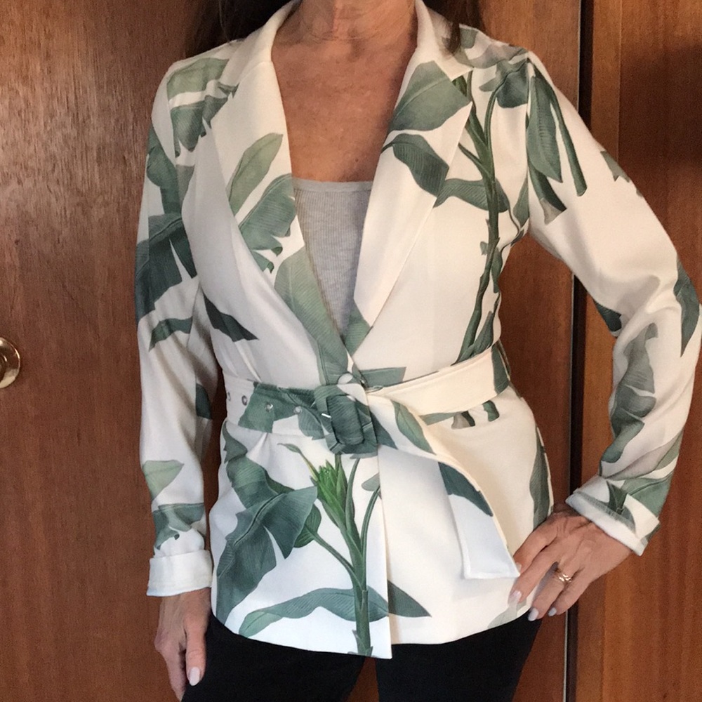 NWT Spring/Summer blazer with belt
